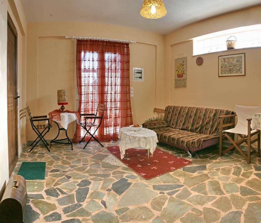 Evaland Traditional Houses Apartment Tarti Room photo